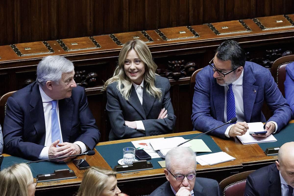 Meloni, la prudenza e l’ironia sul Pd: 