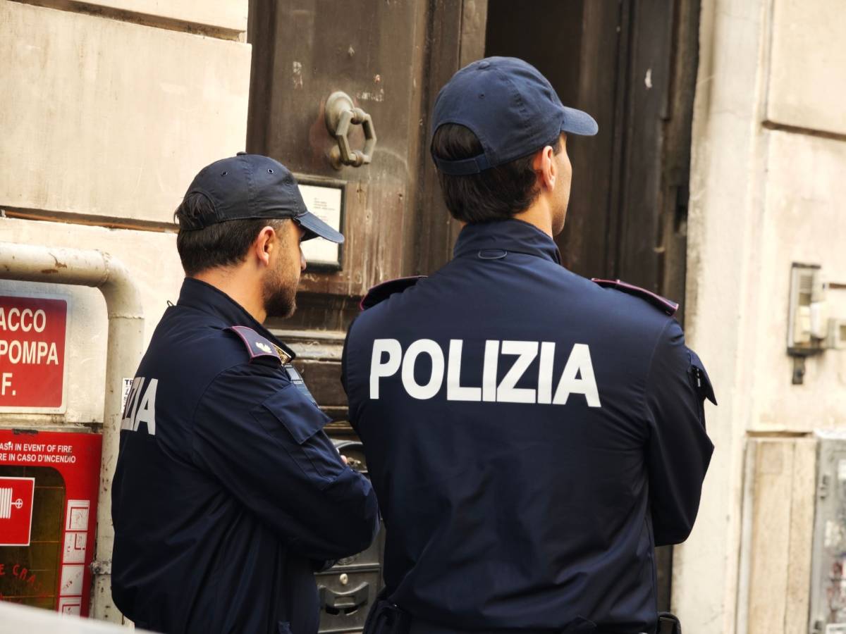 Atti osceni davanti a una minorenne: arrestato psicoterapeuta dei vip