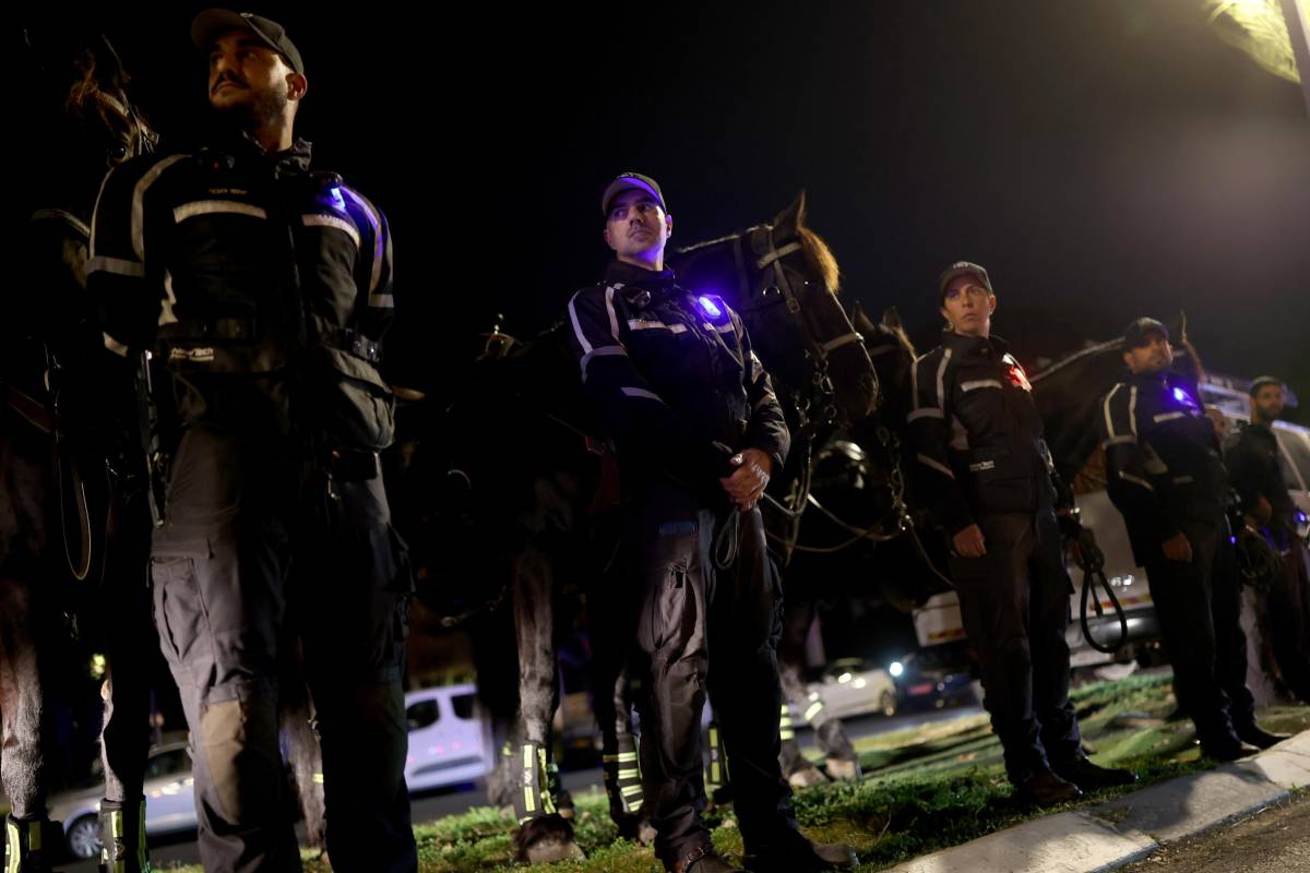 Sparatoria a Tel Aviv, un morto e quattro feriti. "Sospetto 