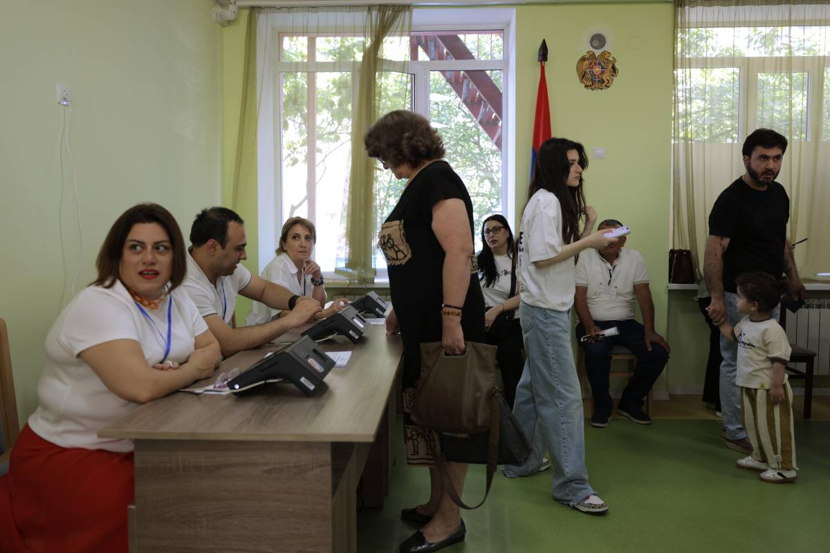 Armenia al voto, Pashinyan avanti negli exit poll: sfida ape