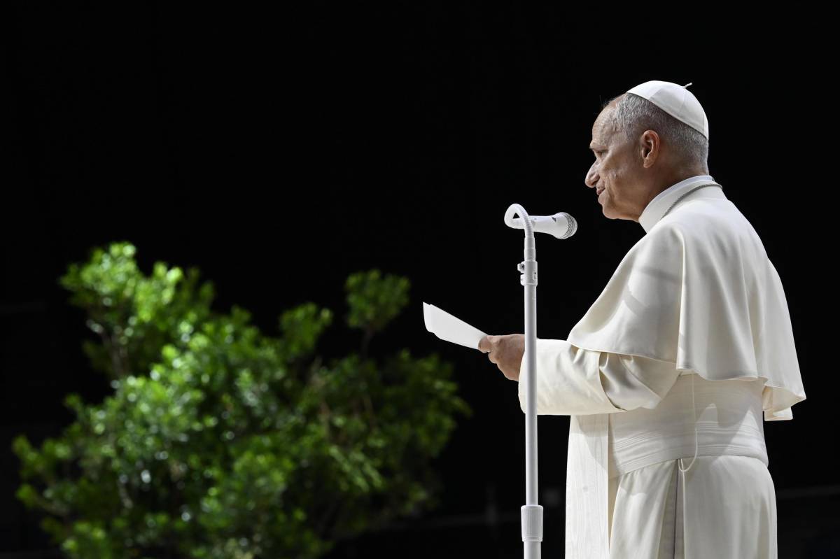 Il Papa in Spagna, l'incontro privato con Sanchez e poi il d