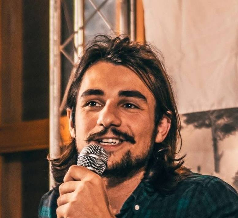 Da X Factor a La Vardera, passando per il M5s: chi è Michele