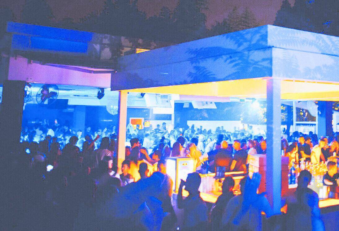 Stupro di gruppo in discoteca. Caccia a quattro ragazzi ital