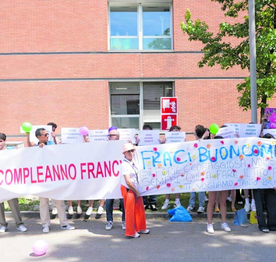 Festa a sorpresa per Francesca in ospedale a Crans-Montana