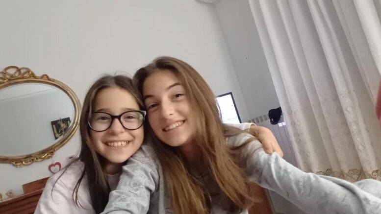 https://img.ilgcdn.com/sites/default/files/styles/xl/public/foto/2026/06/15/1781546603-sorelle-scomparse-documenti-google.jpg?_=1781546603