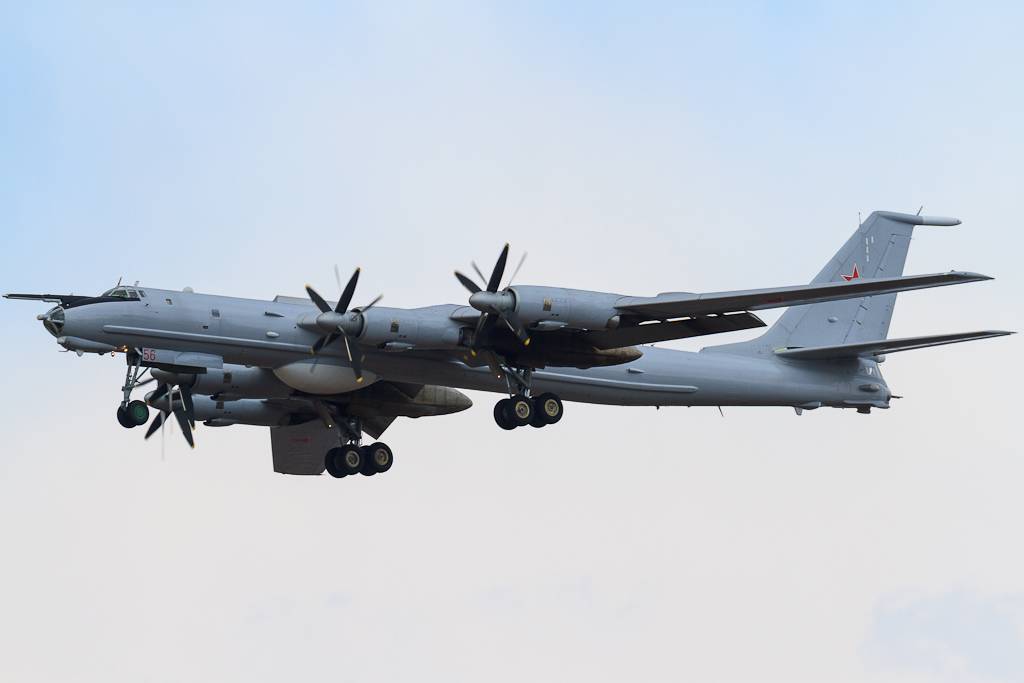 https://img.ilgcdn.com/sites/default/files/styles/xl/public/foto/2026/07/06/1783355260-tupolev-tu-95-6906568850.jpg?_=1783355260