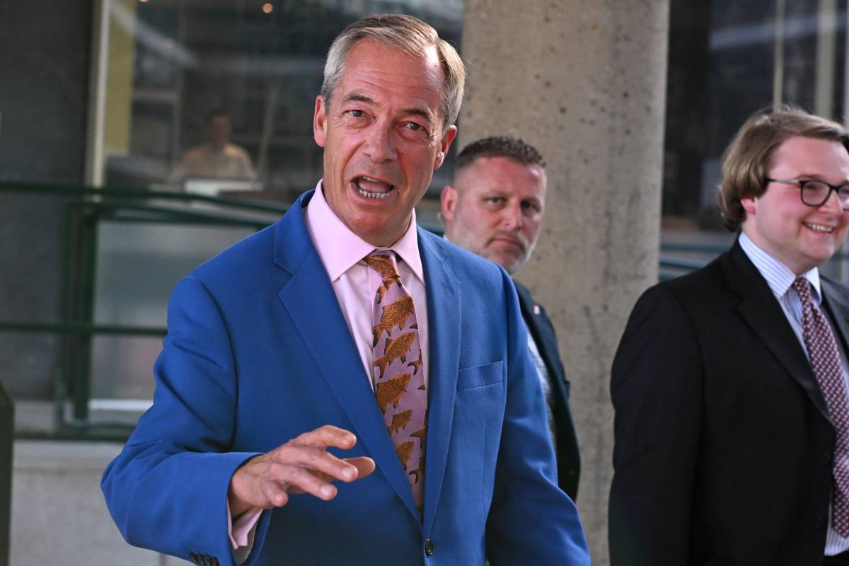 La crisi della politica inglese. Farage contro la maschera