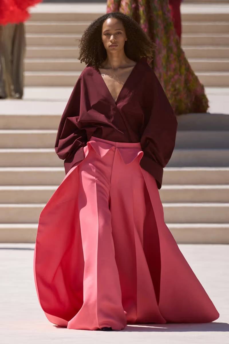 https://img.ilgcdn.com/sites/default/files/styles/xl/public/foto/2026/07/09/1783576238-https-hypebeastcom-image-2026-07-08-balenciaga.jpg?_=1783576238