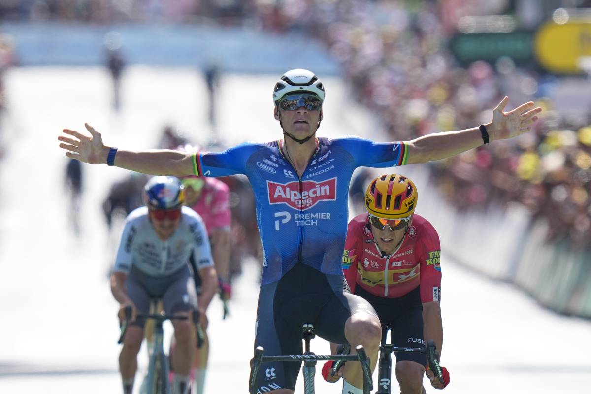 Van der Poel, prova di forza: fuga e volata vincente