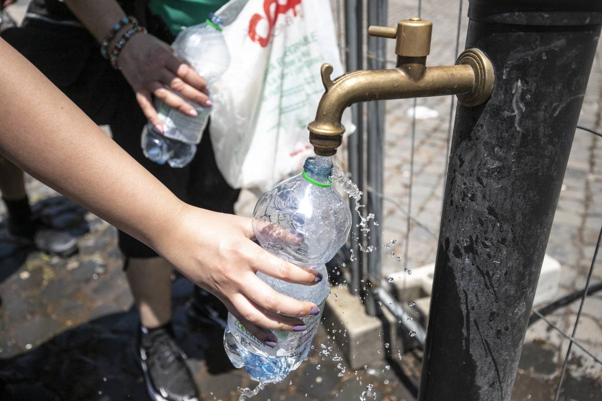 Acqua, così sprechiamo quasi 10 miliardi di euro l'anno