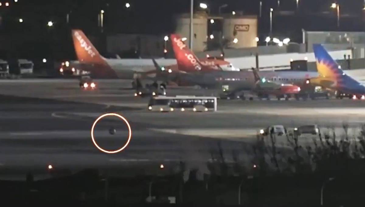 Velivolo Ryanair perde una ruota in pista: paura all’aeroporto di Lanzarote