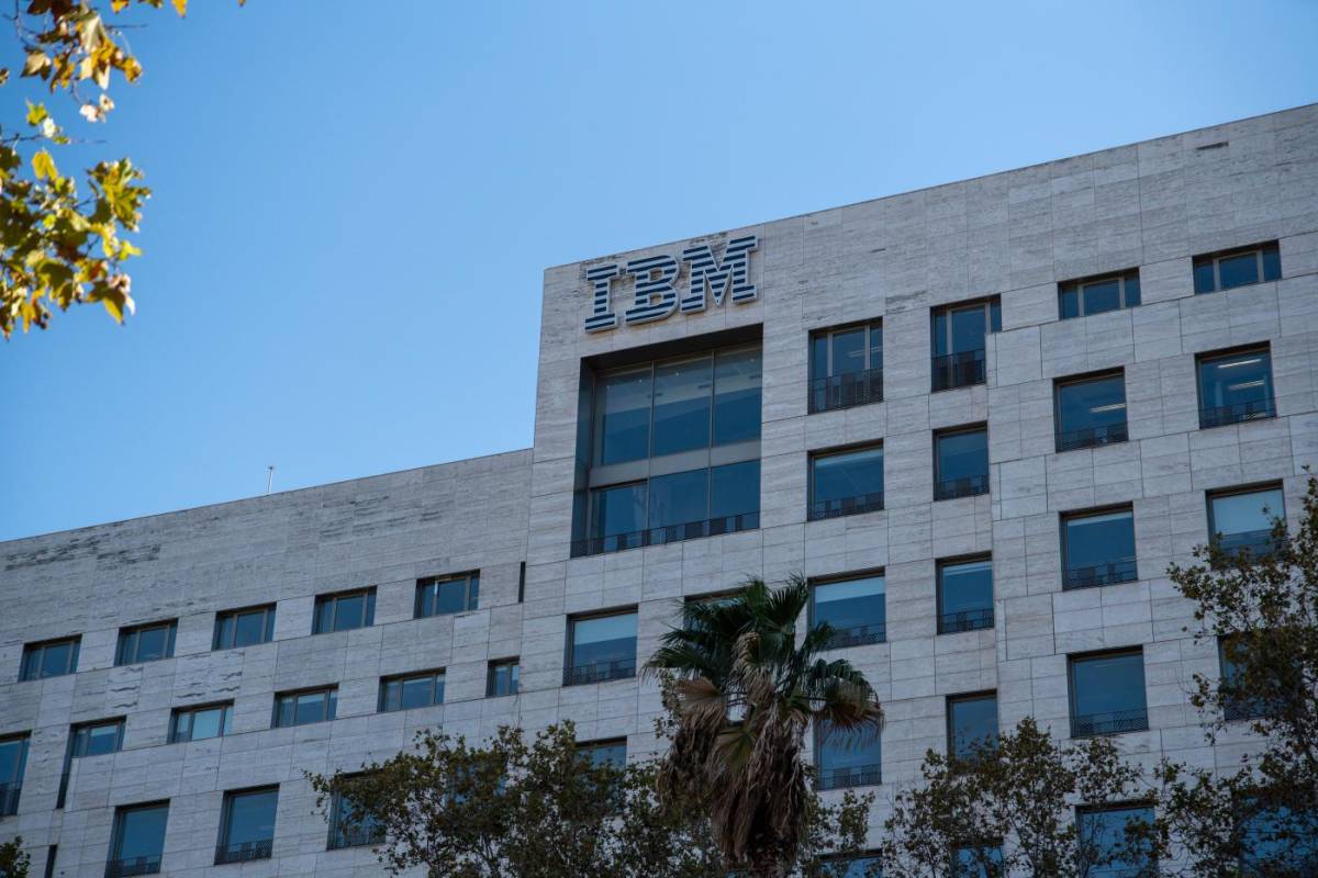 Wall Street fulmina Ibm (-25%), deludono i conti del trimestre