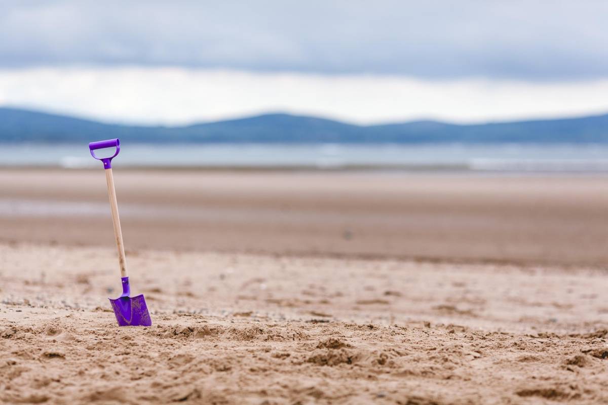 Spiagge, dai divieti anti-fumo agli ombrelloni contingentati. Dove si rischia la multa fino a 3mila euro
