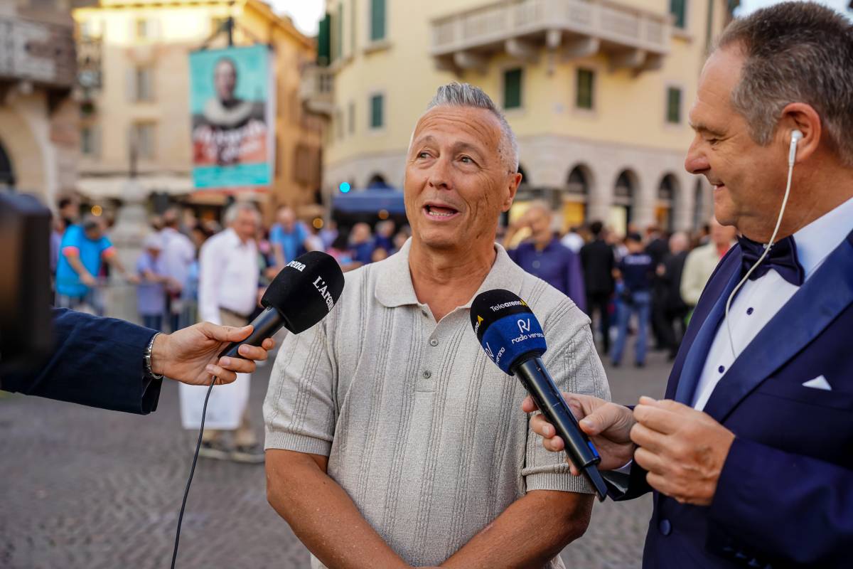 Paolo Belli travolge con la bici un pedone. Il 41enne è morto, cantante sotto choc