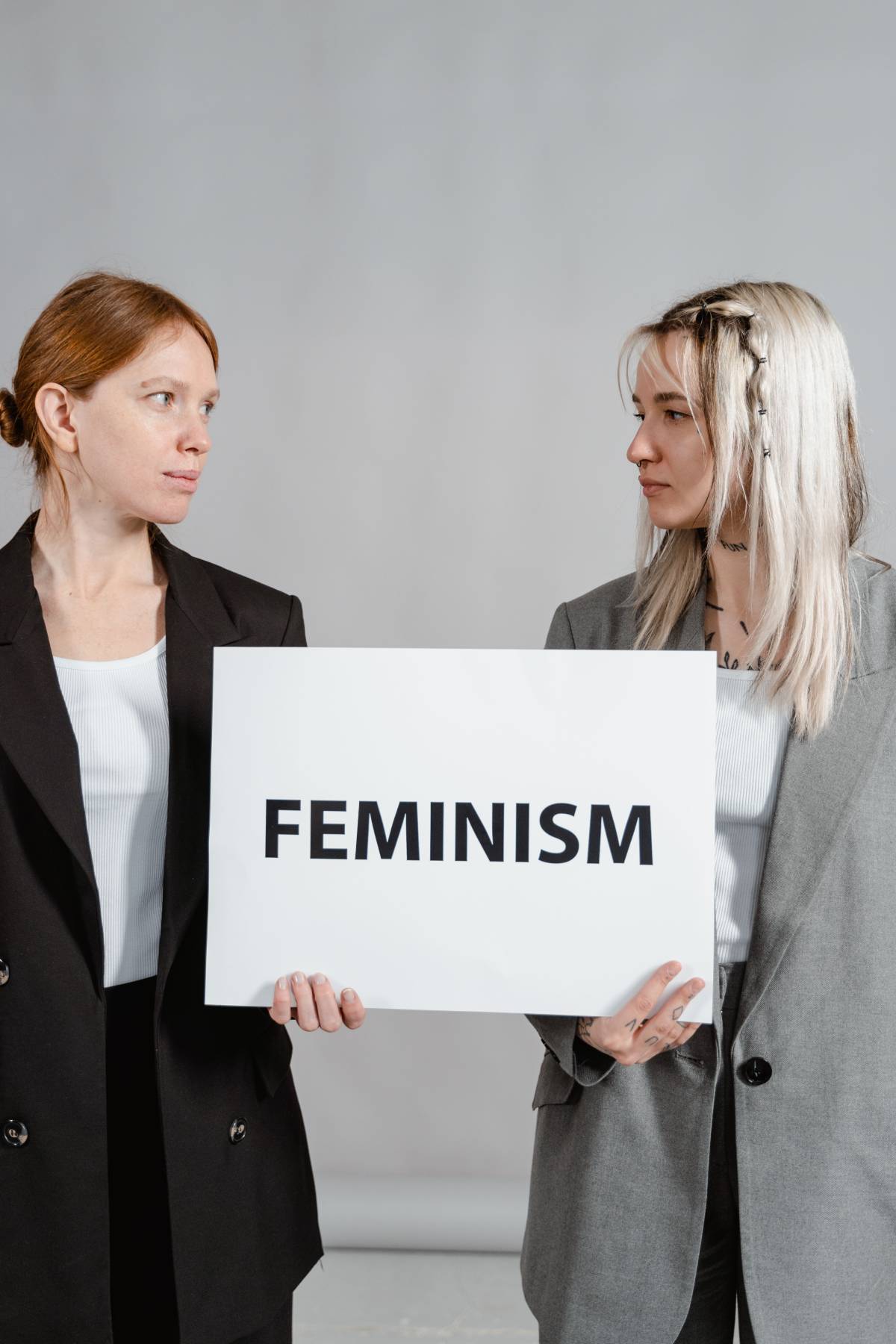 Quando le femministe mi davano dell’incel, ora uno studio misura la solitudine sessuale delle femcel
