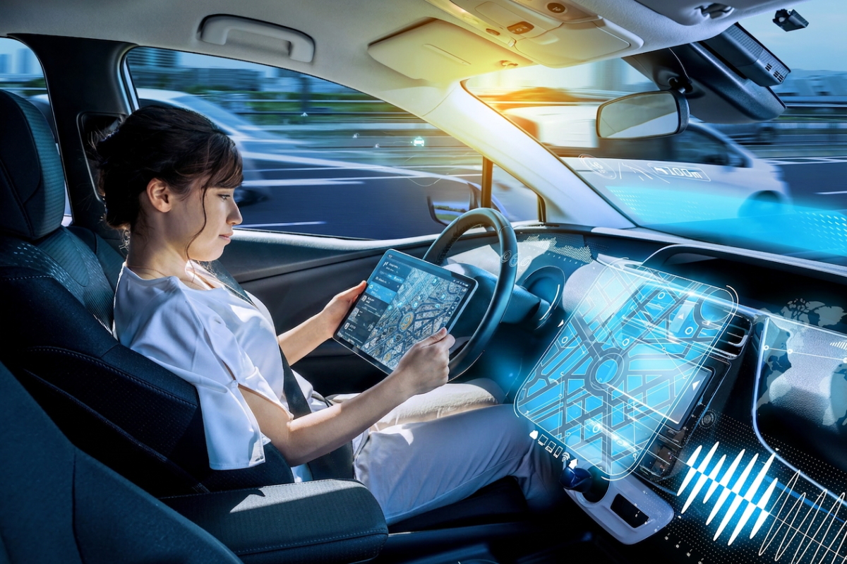 Sicurezza stradale, il paradosso della fiducia: nove automobilisti su dieci si sentono al sicuro, ma gli esperti lanciano l'allarme