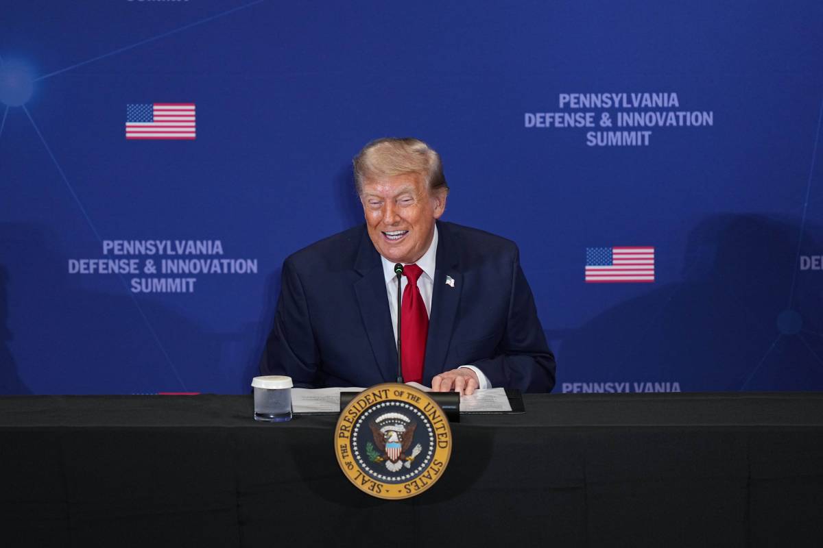 Trump agita il voto: attacco a Cia e Cina