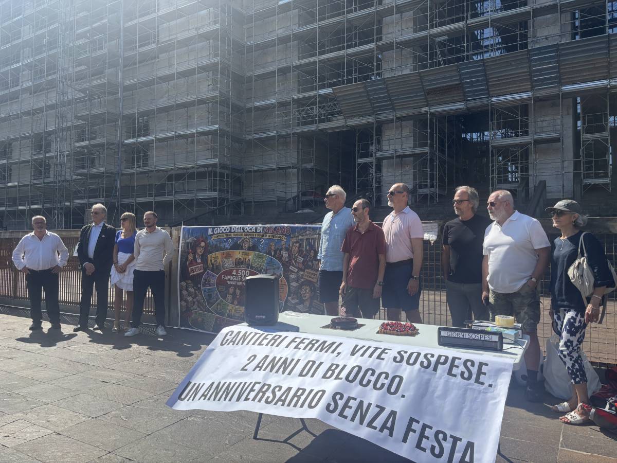 Caos urbanistica, flash mob  "Famiglie Sospese" davanti al tribunale di Milano