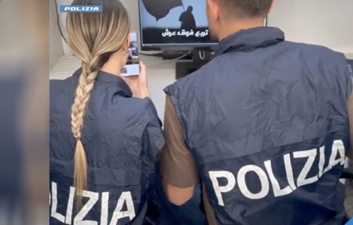 Terrorismo, 17enne jihadista fermata dalla polizia: voleva il “martirio in nome di Allah”