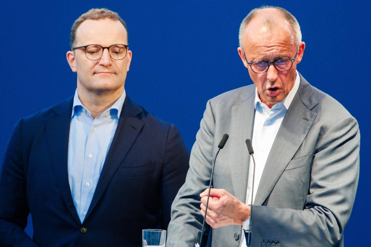 Germania, bufera sulla maternità surrogata: il capogruppo dei conservatori Spahn lascia dopo il pressing di Merz