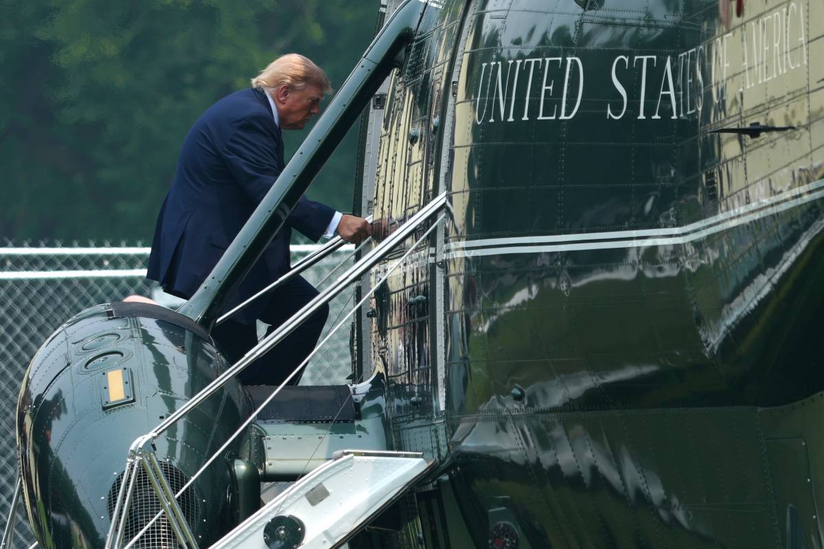 Altri raid e jet Usa in arrivo. Trump: "Sanzioni all’Iran"