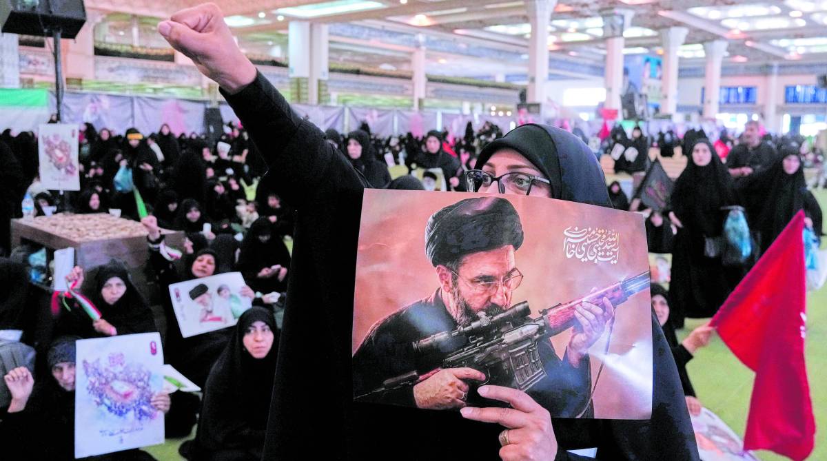 Israele: regime diviso e pasdaran a rischio. "E Khamenei junior non è più nel Paese"