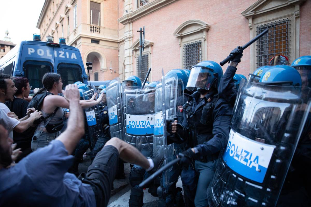 Il sindacato di polizia denuncia Lepore: “Non siamo carne da macello”