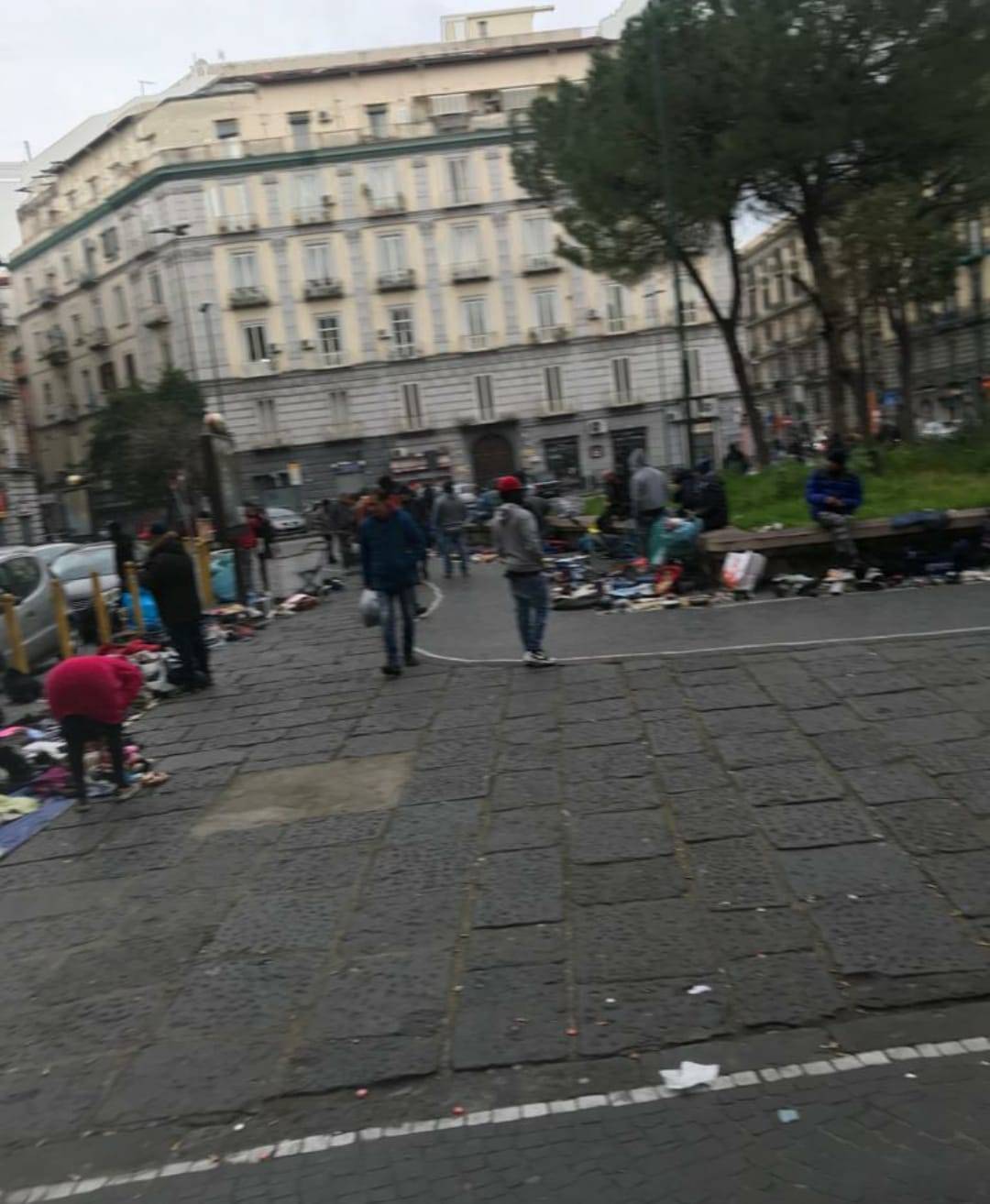 Napoli, blitz nel Vasto: sgombrato mercatino abusivo