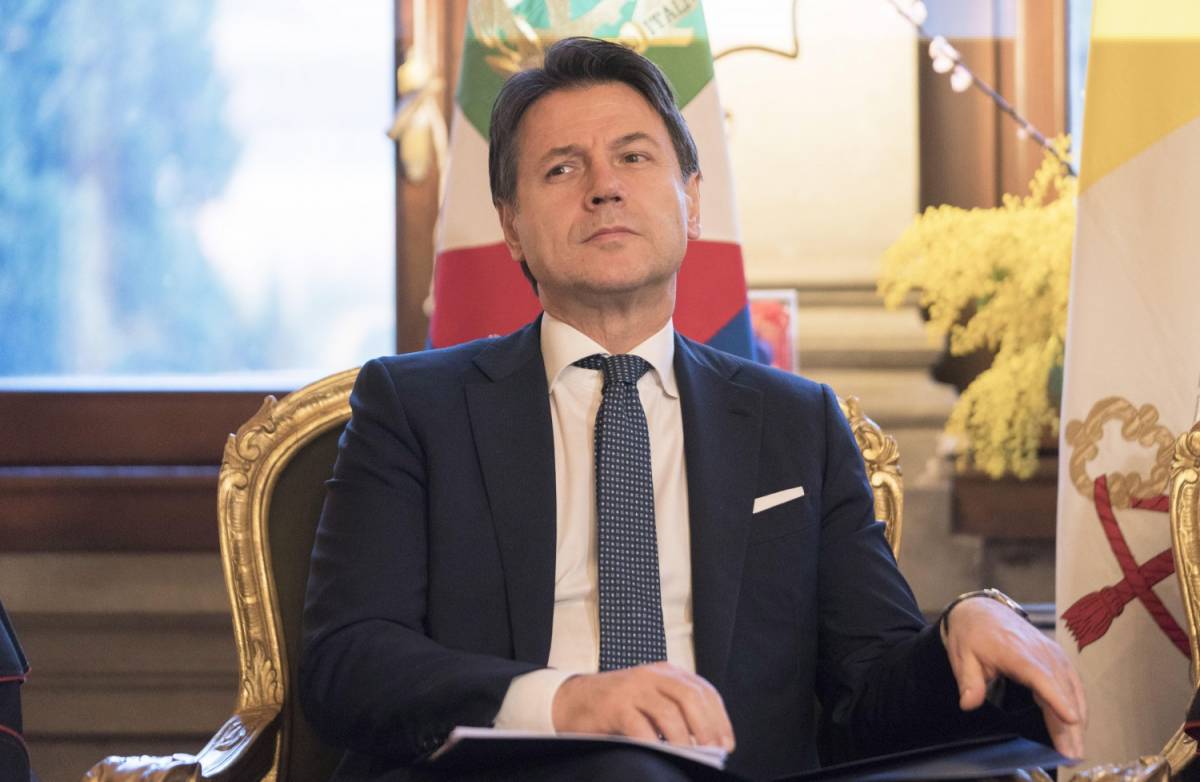 Conte vuole tenersi la poltrona: è pronto a sfilare 6 senatori a Italia Viva