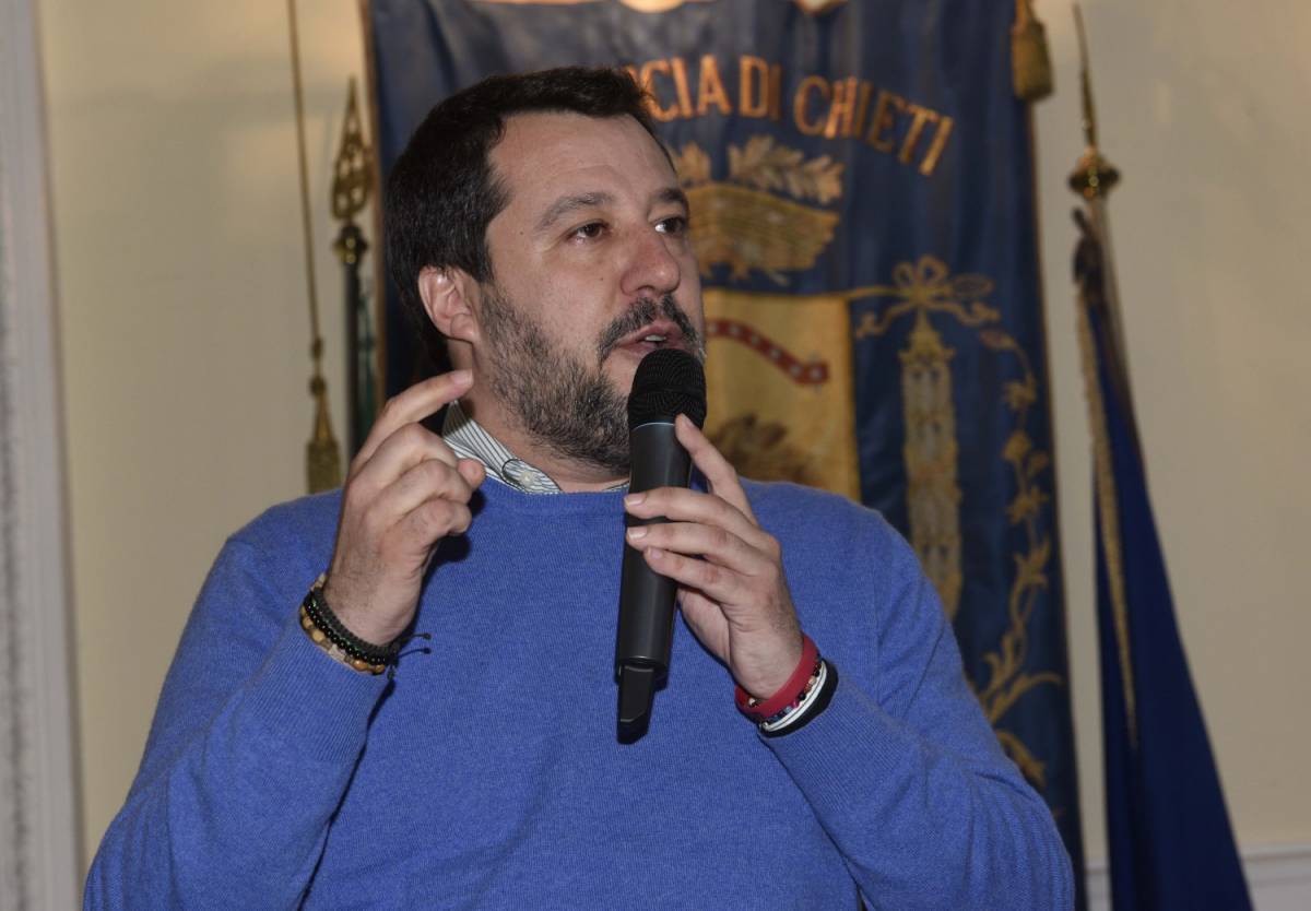 Coronavirus, l'ira di Salvini: "Quarantena volontaria, stiamo scherzando?"