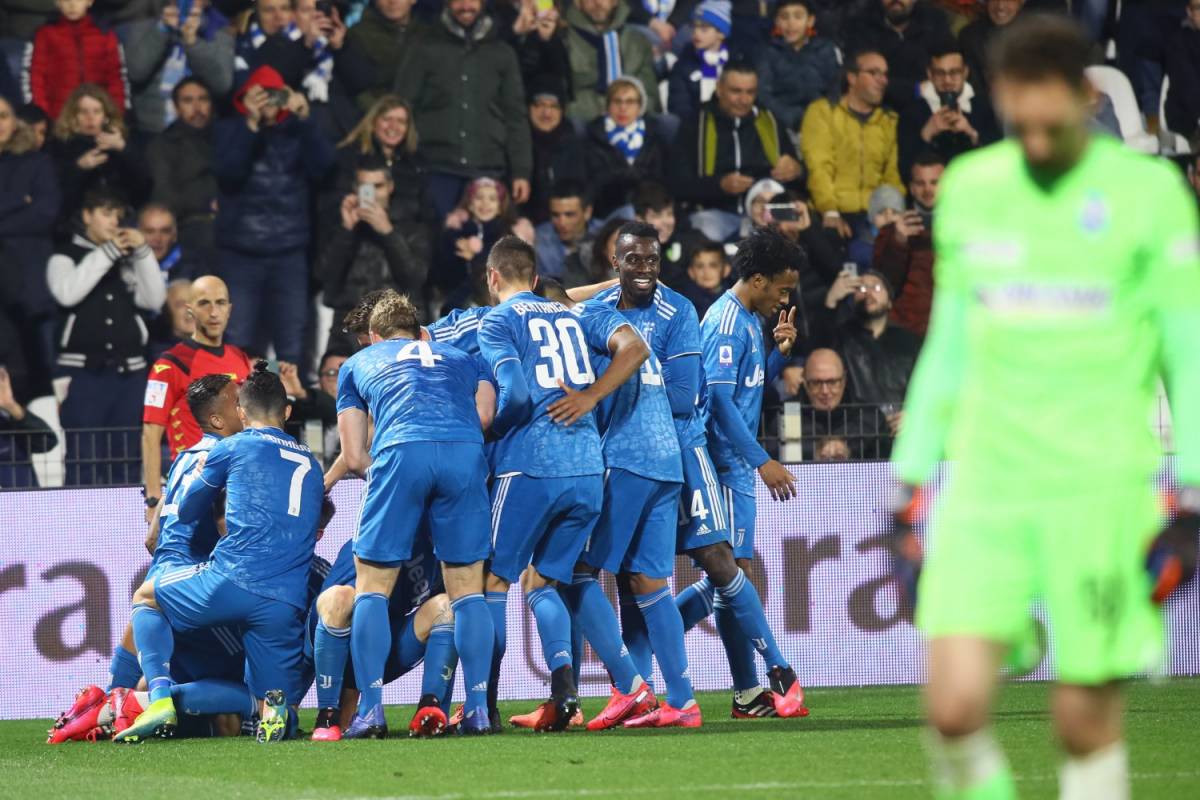 La Juventus vince 2-1 in casa della Spal e attende la risposta di Lazio e Inter
