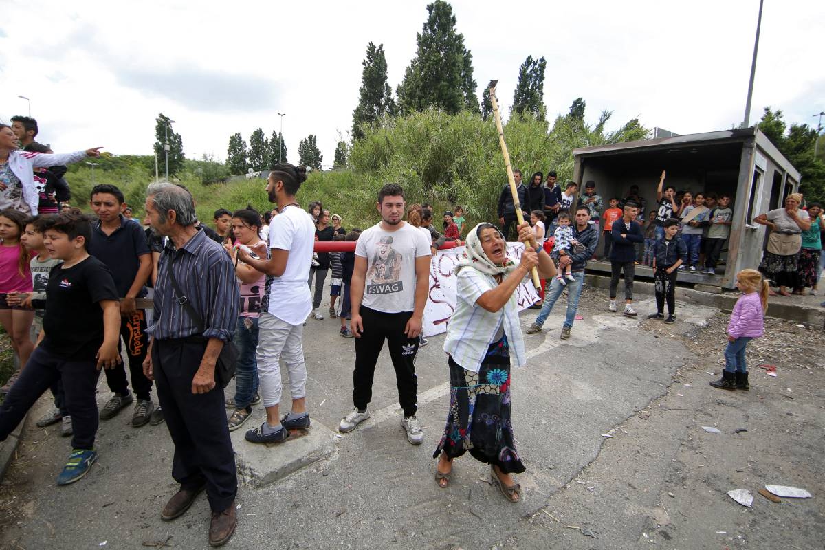 L'Atac in "ostaggio" dei rom: la chiave della cabina elettrica? In mano loro