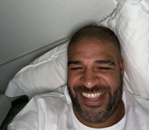 "Adriano ucciso a Rio". L'ex Inter smentisce col sorriso: "Sono vivo"
