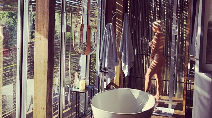 Icardi-Nara hot in vacanza: il capitano dell'Inter pubblica la foto di Wanda nuda