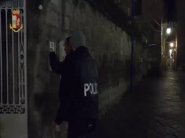 Falsi incidenti per risarcimenti assicurativi milionari: il blitz della polizia