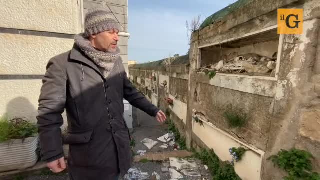 Il cimitero di Totò e Caruso abbandonato nel degrado