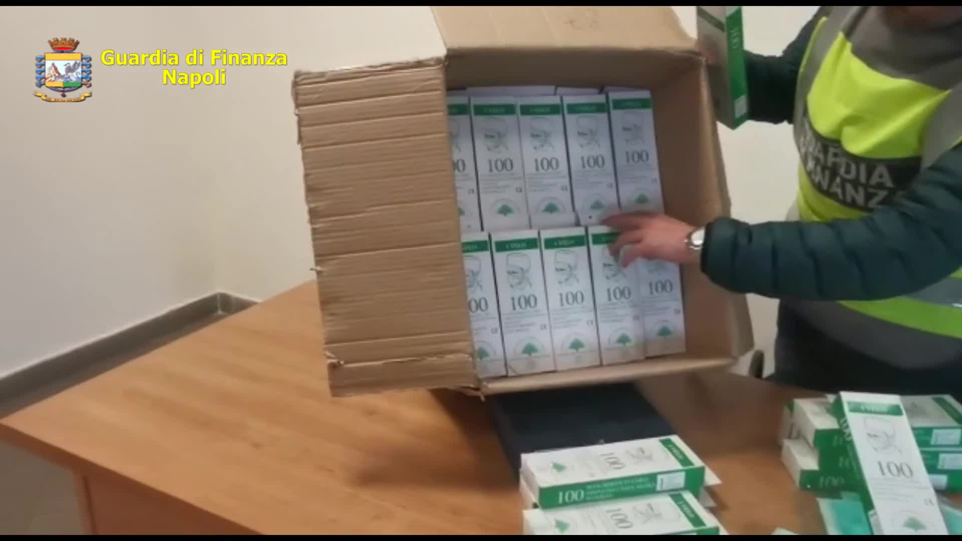 Il sequestro delle mascherine vendute a prezzi esorbitanti
