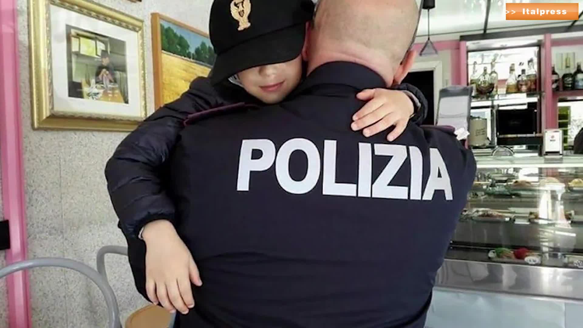 La telefonata agli agenti: "Siete meravigliosi, vi voglio bene"