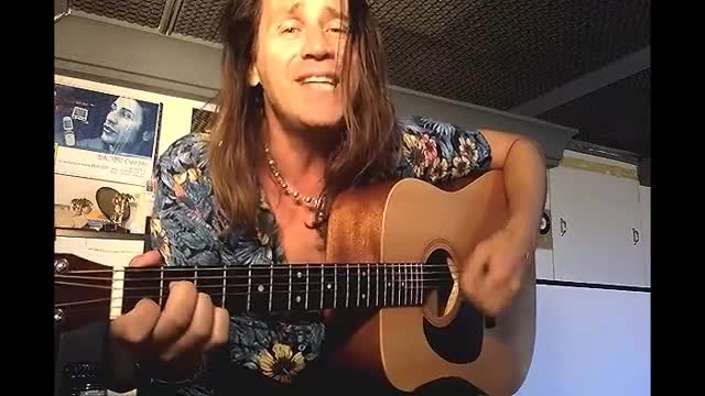 Povia riscrive la canzone, il 25 aprile canta "Italia ciao": il video provocazione