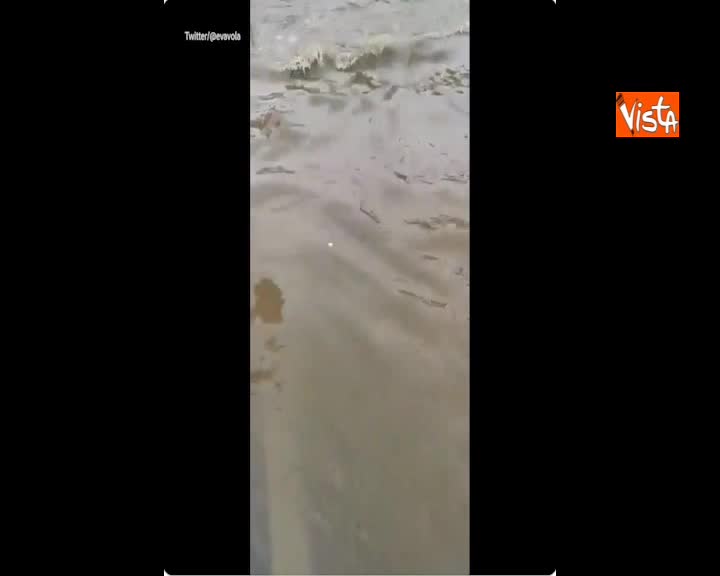 Nubifragio su Milano, esonda il fiume Seveso