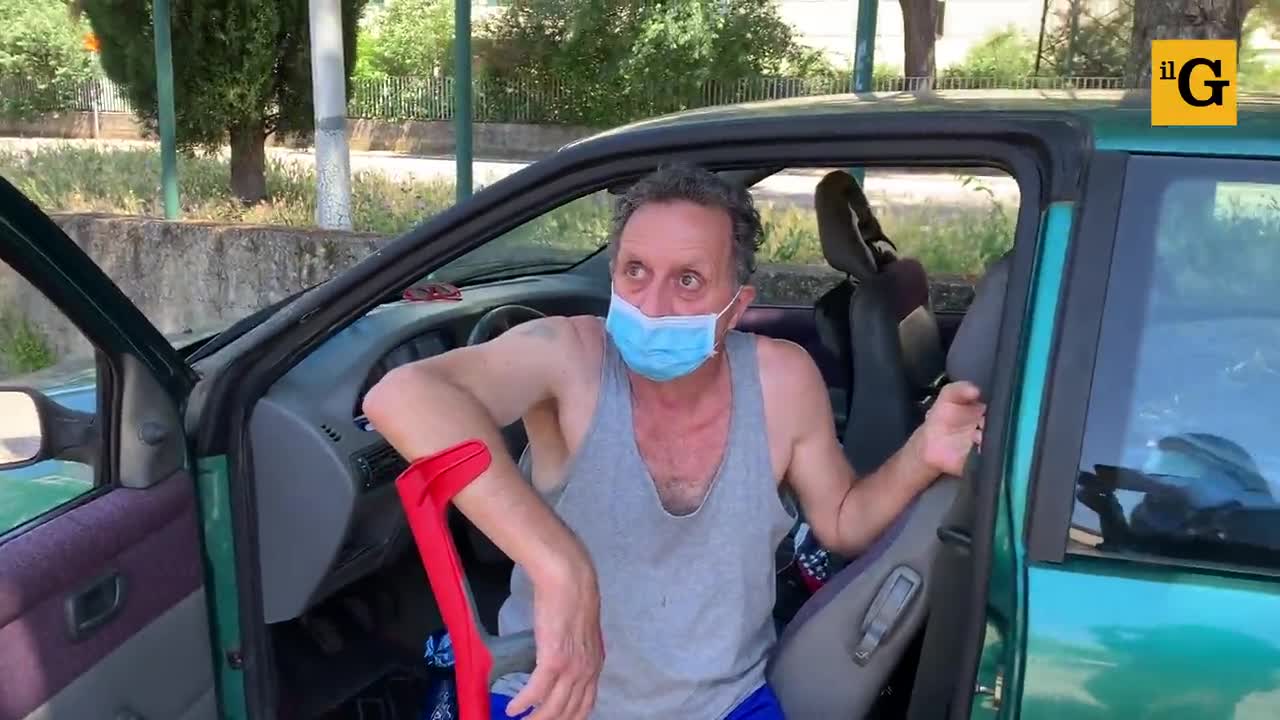 "Vivo in macchina da 15 giorni"