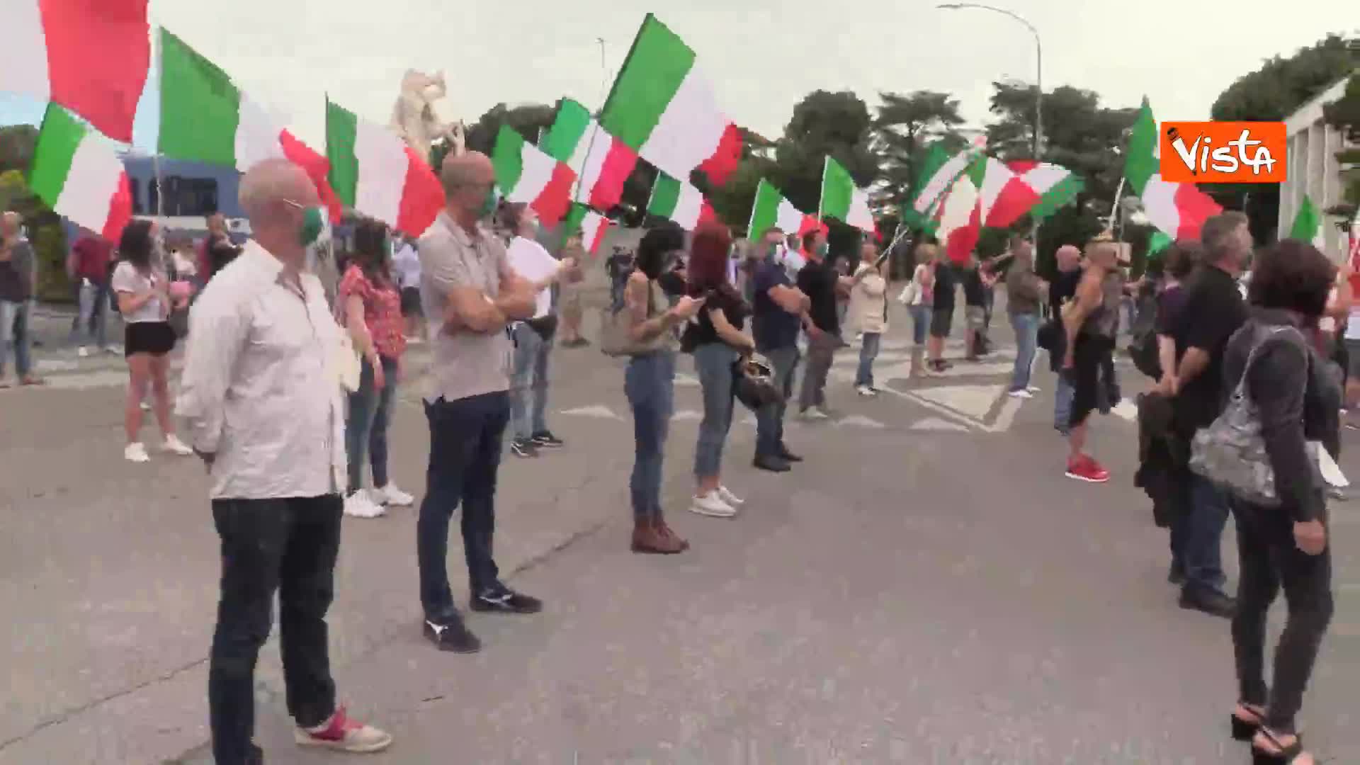 Mascherine Tricolore manifestano all’Eur: “I cittadini sono esasperati”