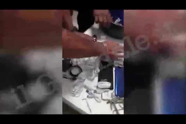 La scoperta dei poliziotti: cellulari e materiale vietato nascosto in una pentola