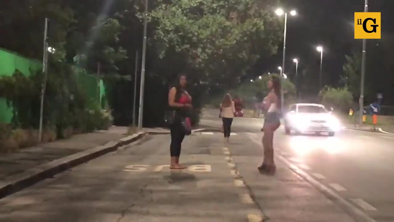 Il quartiere a luci rosse dove il Covid non ferma la prostituzione