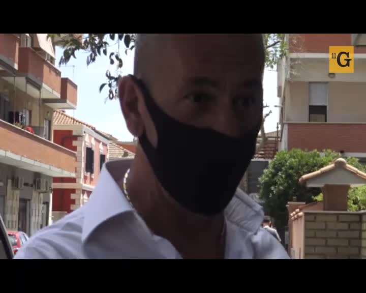 Paura nel palazzo del focolaio, i residenti: "Nessuno ci fa i tamponi"