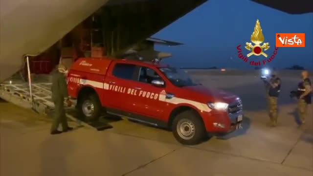 Atterrato a Beirut il team di esperti dei vigili del fuoco italiani