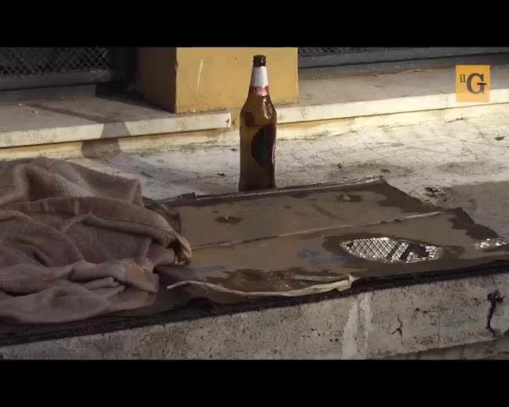 Allarme rapine nel quartiere ghetto: "Io, aggredito per una catenina"