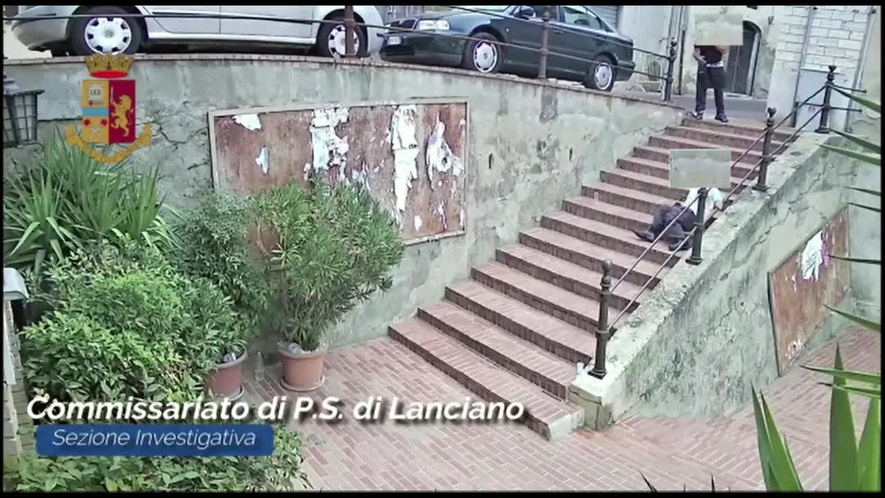Chieti, anziano invalido aggredito e derubato: il video choc