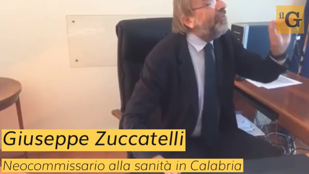 Calabria, il nuovo commissario alla sanità: "Ti becchi il virus solo se ficchi la lingua in bocca ad uno per 15 minuti"