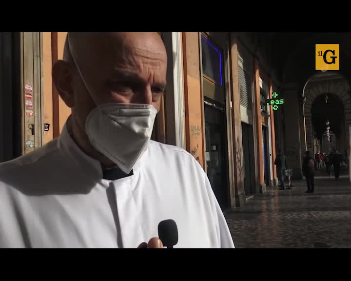 Paura e rischio contagio a piazza Vittorio: “Qui è terra di nessuno”